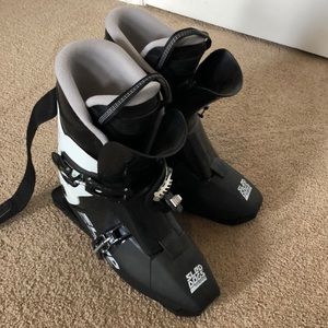 Sled Dog Snow Skates size Halden 11-13. Worn once. Near mint condition: